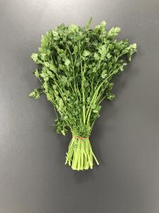 En cuisine : 

Les feuilles fra&icirc;chement hach&eacute;es accompagnent toutes sortes de plats : salade, fromage frais, omelettes, poissons, volailles,... 